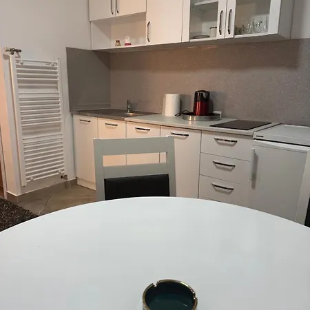 Emilija Apartman *