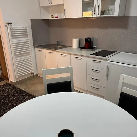 Emilija Apartman *